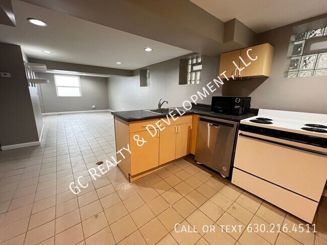 Foto del edificio - 2227 N Clybourn Ave