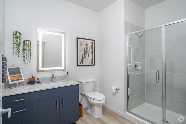 1BR, 1BA - 749SF - Bathroom - Lucca Fox Valley