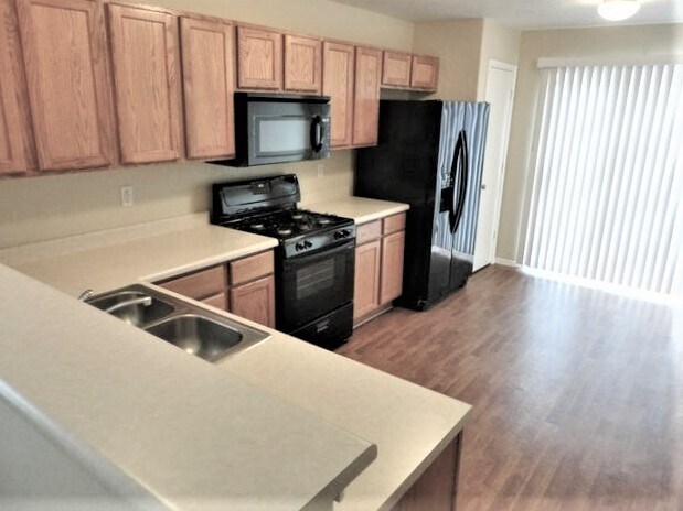 Foto del edificio - 5905 Night Rose Avenue NW