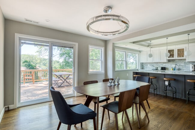 Building Photo - 1422 21st St S