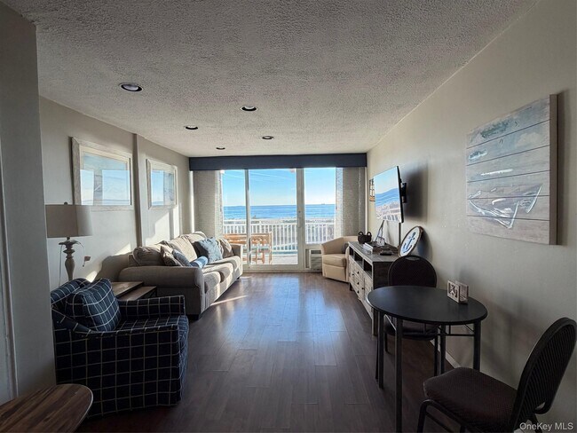 Building Photo - 830 Shore 2O