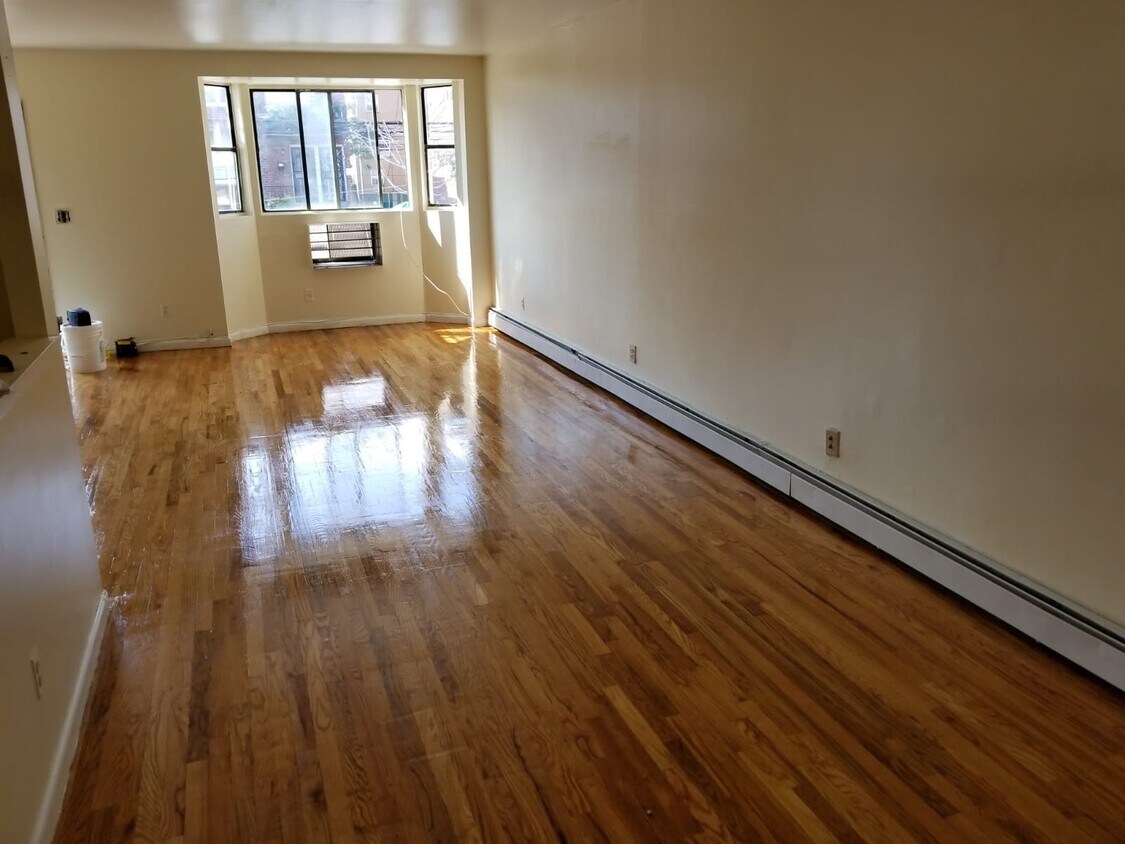 Foto del edificio - 1016 E 87th St