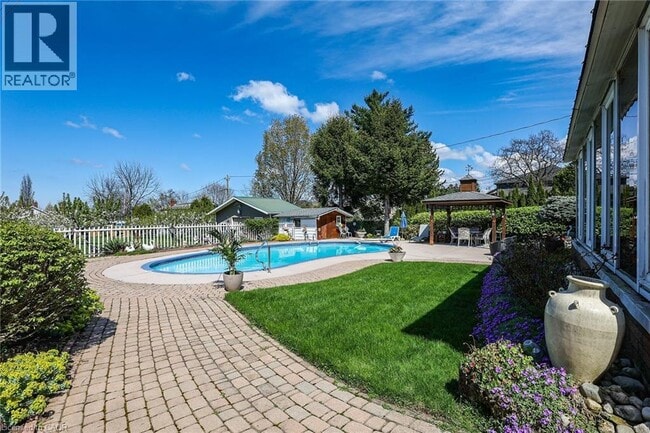 Photo du bâtiment - 280A MAIN Street W