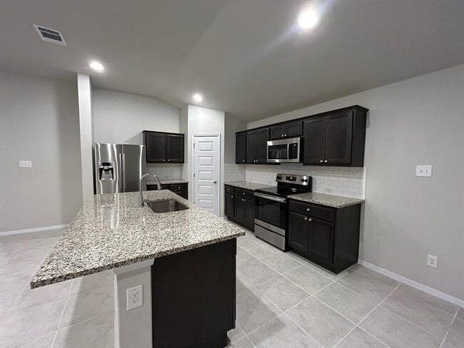 Building Photo - 21331 Mt View Dr
