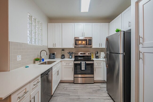 Foto del edificio - 7455 N 95th Ave