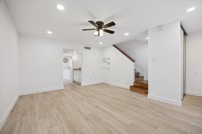 Building Photo - 5807 Beverly Hill St