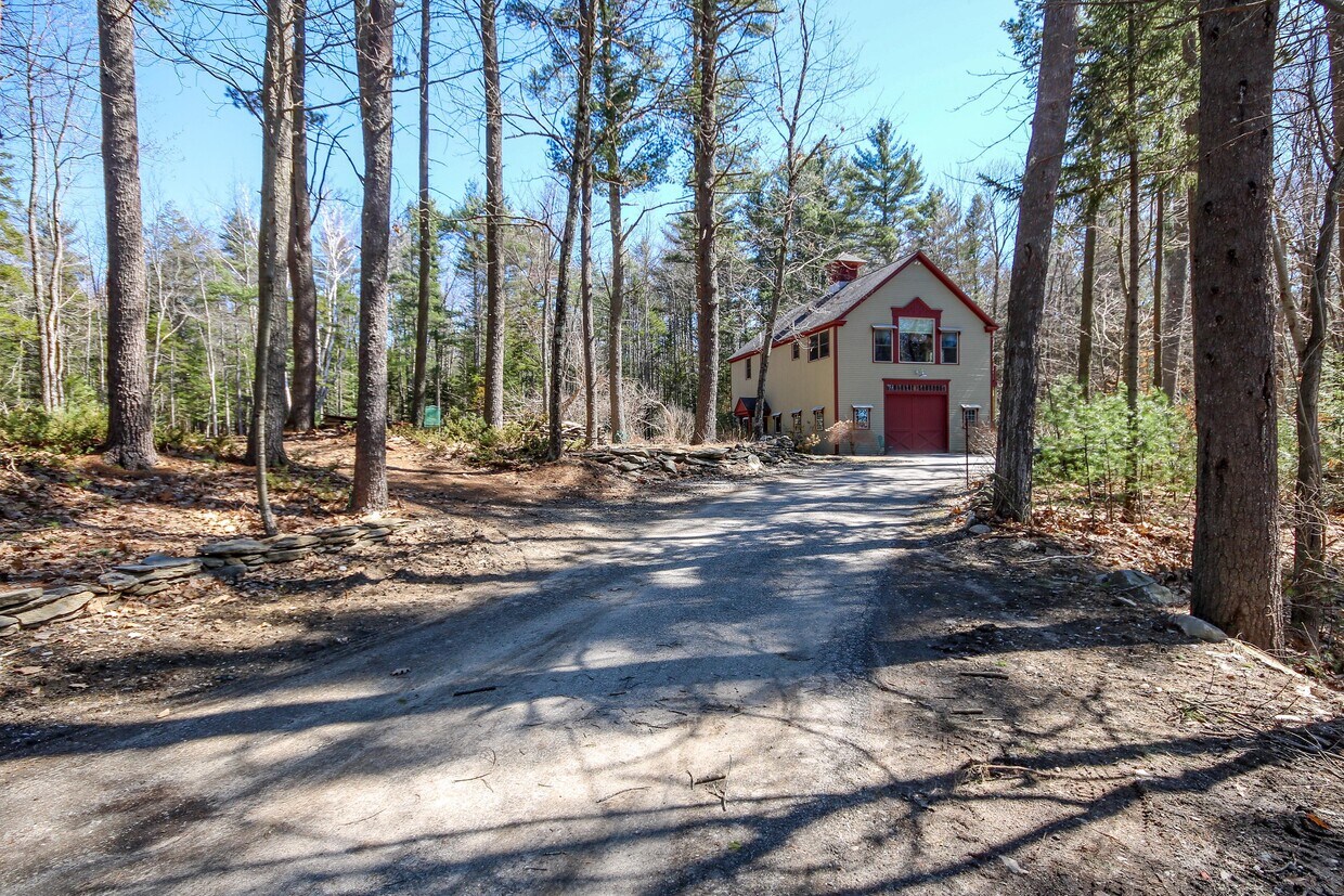 Foto principal - 1 Dunham Pond Ln