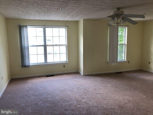 Building Photo - 8870 Goose Landing Cir