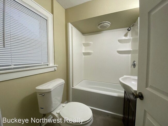 Building Photo - 3 br, 1 bath House - 3515 Upton Ave