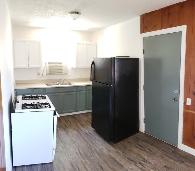 Foto del edificio - Cute Remodeled 1/1 with storage shed and l...