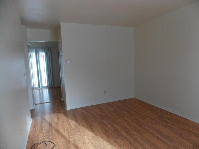 Foto del edificio - 808 Plymouth Avenue Northeast
