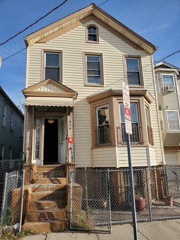 Foto del edificio - 234 Sherman Ave