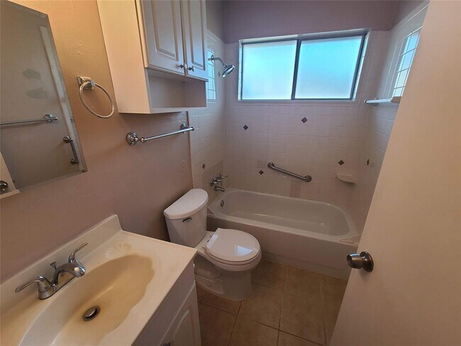 Foto del edificio - 1517 Silverpines Rd