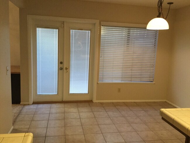 Foto del edificio - 2 Bedroom 2.5 Bathroom Condo in Canyon Crest