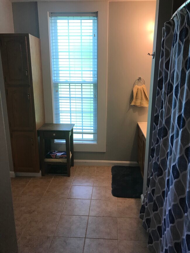 Baño 1 - 11031 Edinboro Rd