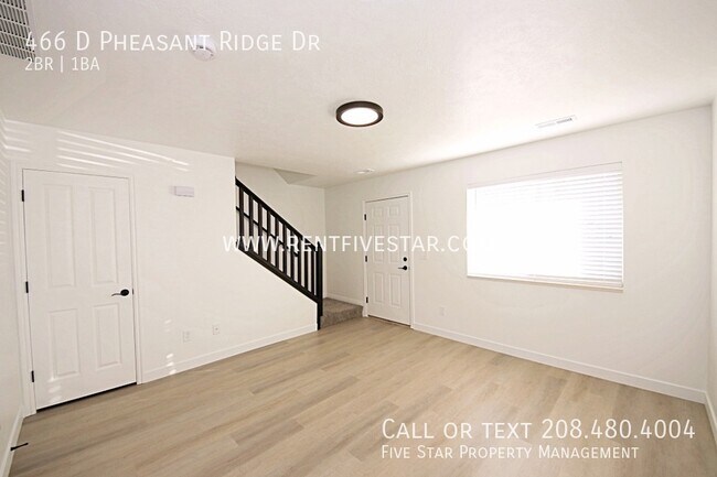 Foto del edificio - 466 Pheasant Ridge Dr