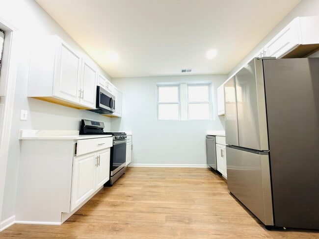 Building Photo - 2344 W Cortez St