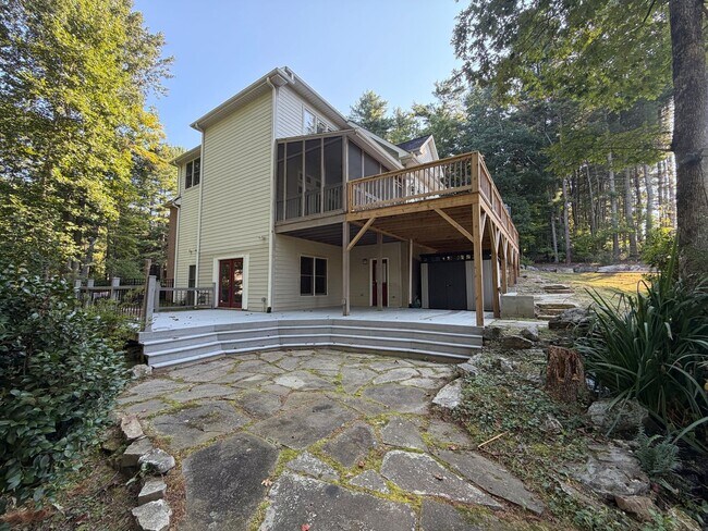 Building Photo - 10 Dunnwoody Ct