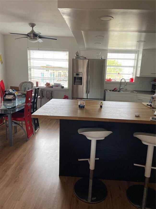 Foto del edificio - 1350 NE 119th St