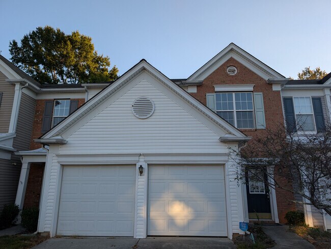 Foto del edificio - Room in Townhome on Dunford St