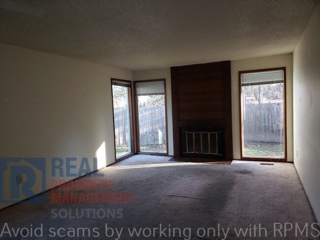 Building Photo - 9150 SW Chelan Pl