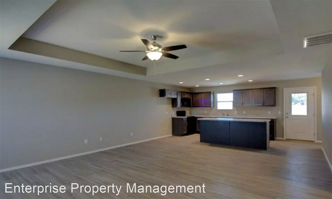 Building Photo - 3 br, 2 bath House - 5466 S Main St