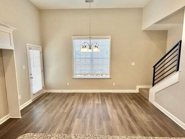 Foto del edificio - Now Leasing a 5-Bedroom 3 Bath Home in Hor...