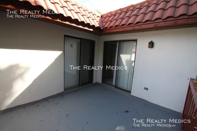 Building Photo - 2084 Oak Meadow Cir