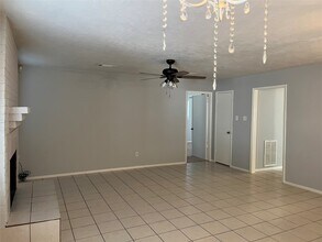 Building Photo - 402 Oak Harbor Dr