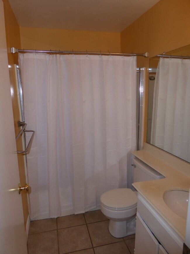 Foto del edificio - COMING SOON! 2 Bedroom + Loft Condo for Rent in Canyon Country!