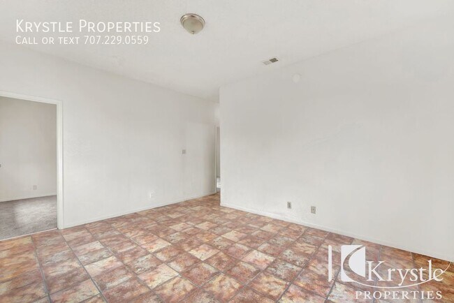 Building Photo - Coming soon! Lovely, centrally located hom...