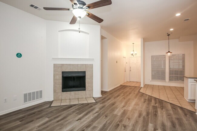 Foto del edificio - 308 Creekview Dr