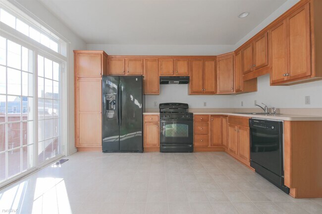 Foto del edificio - 3 br, 3.5 bath Townhome - 830 Walnut Stree...