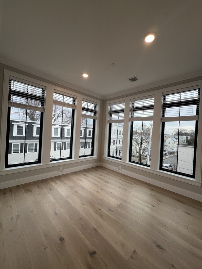 Foto del edificio - 157 Everett St