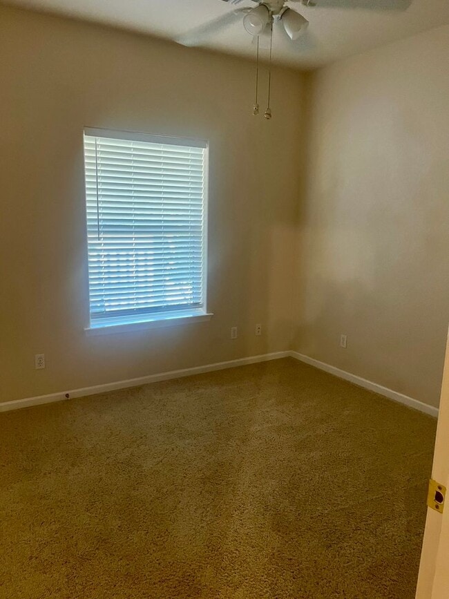 Building Photo - Beautiful Templeton Home on Large Lot