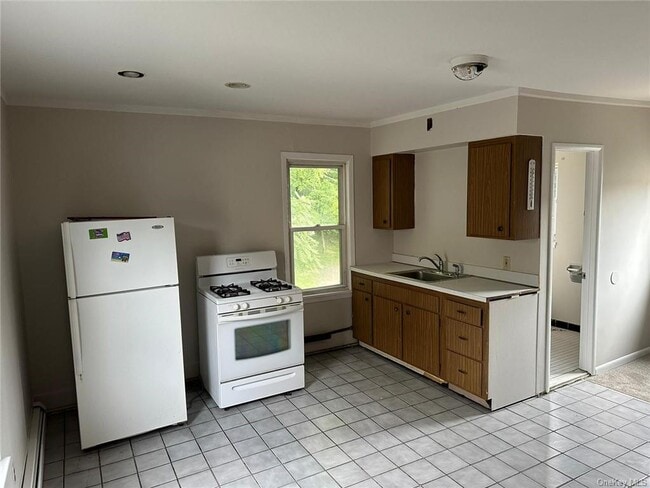 Building Photo - 143 Main St