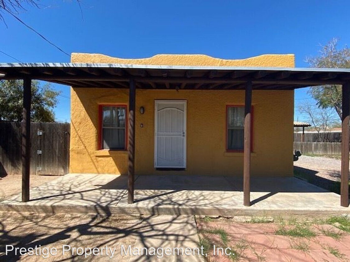 Primary Photo - 2431 N Edith Blvd