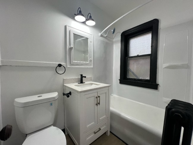 Photo - 1411 Roycroft Ave Apartment