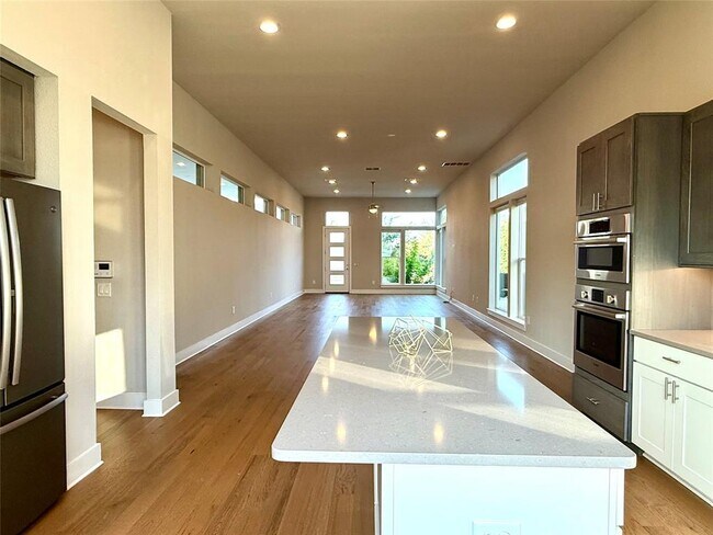 Foto del edificio - 6325 Florencia Ln