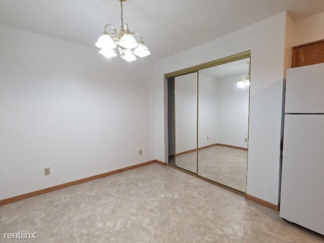 Foto del edificio - 1826 Deerhaven Ln NE