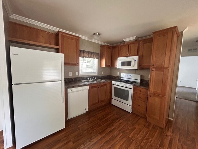 Foto del edificio - 28 Oak Tree Ln