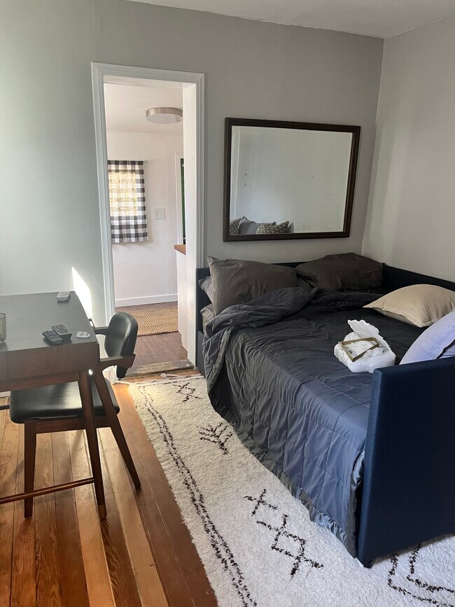 cama matrimonial/diván - 1423 Bellevue Ave