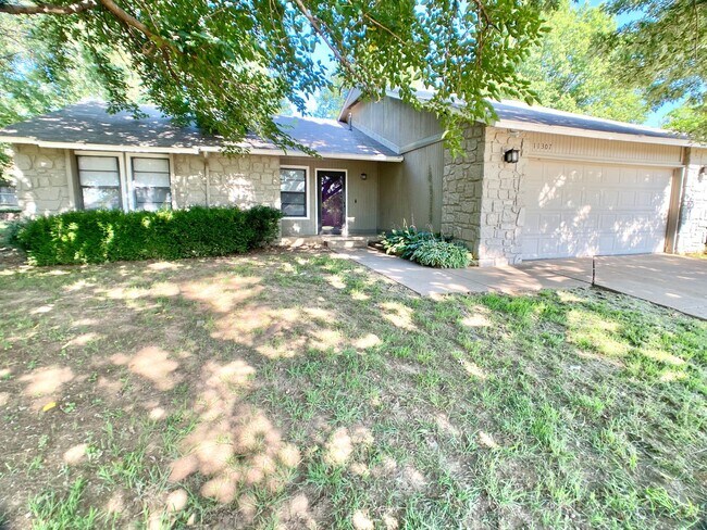 Building Photo - 4 Bedroom House, Jenks Schools, Vinyl Plan...