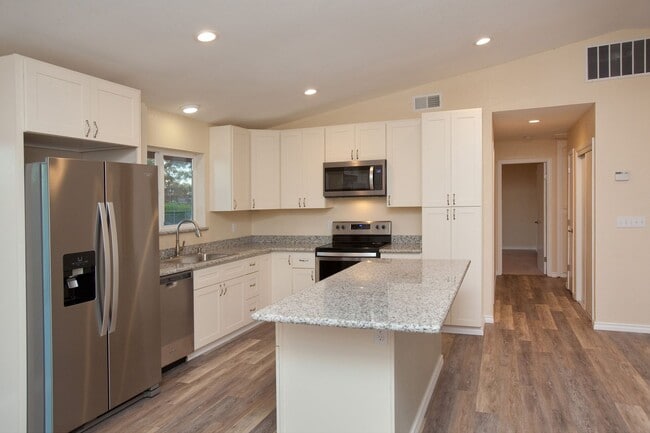 Building Photo - 3882 Llano Rd