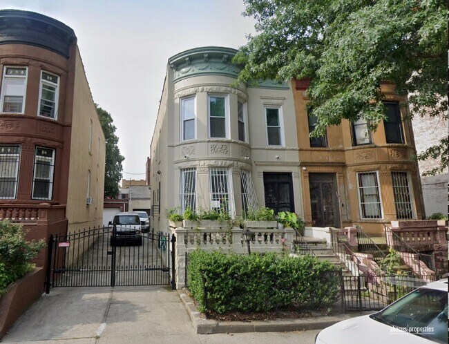 Foto del edificio - 2+ Bedroom with Private Deck