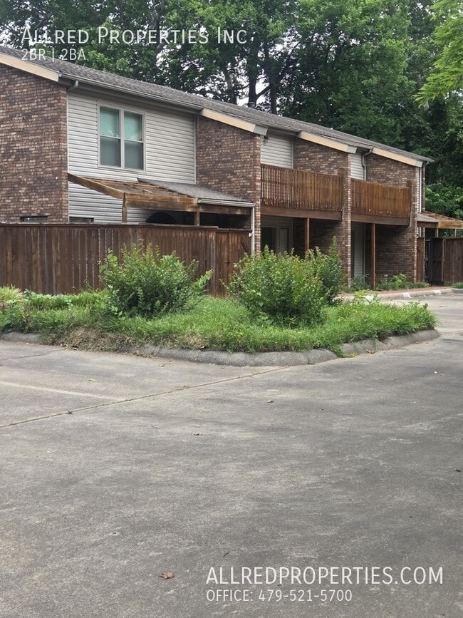 Building Photo - 2588 E Sweetbriar Dr
