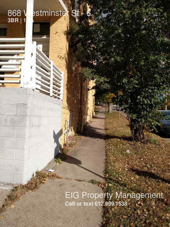 Building Photo - 868 Westminster St
