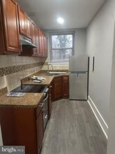 Building Photo - 215 W Walnut Ln