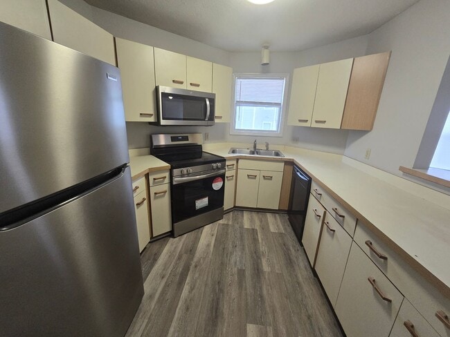 Foto del edificio - 6821 Willowbrook Dr