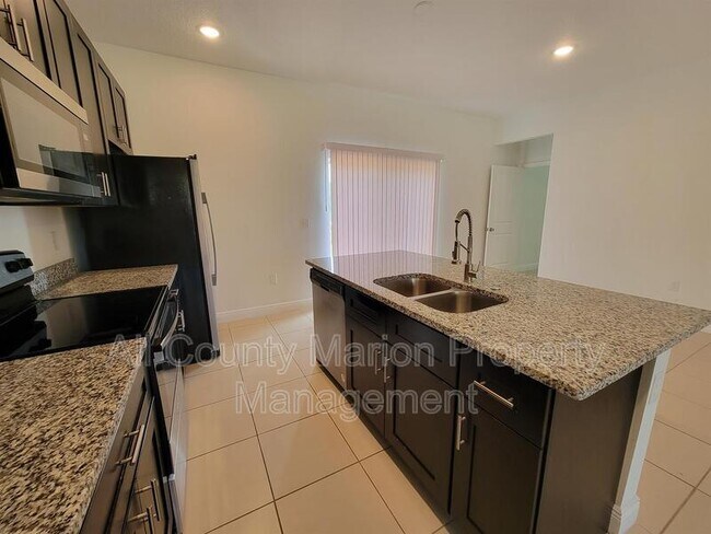 Foto del edificio - 405 Marion Oaks Ln